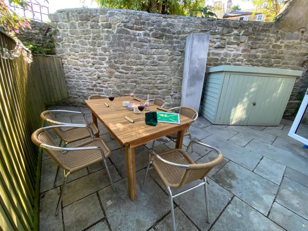 Burgess Yard 2-Bedroom Cottage, Бат Екстериор снимка