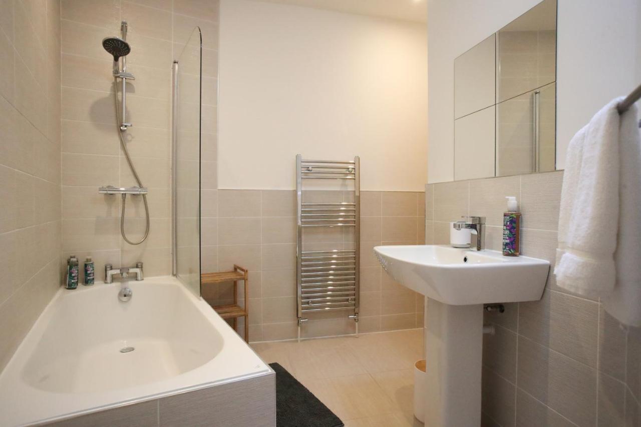 Burgess Yard 2-Bedroom Cottage, Бат Екстериор снимка